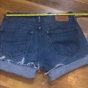 LEVIS Denim Cutoofs Shorts Jeans 33 8 Distressed